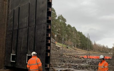 Lock gate replacement by ECS restores navigation in Caledonian Canal