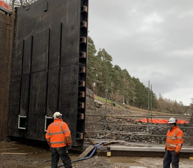 Lock gate replacement by ECS restores navigation in Caledonian Canal